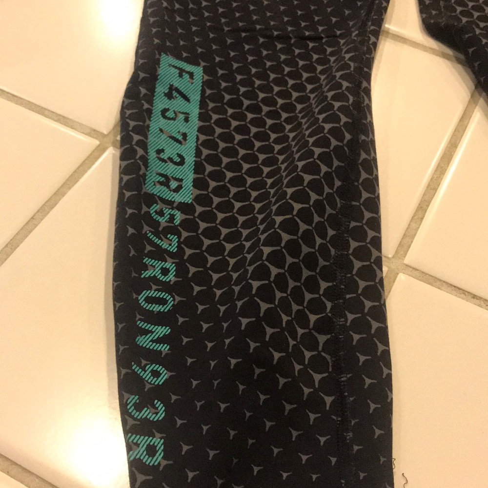 Patterned Reebok Leggings - Picture 3 of 4